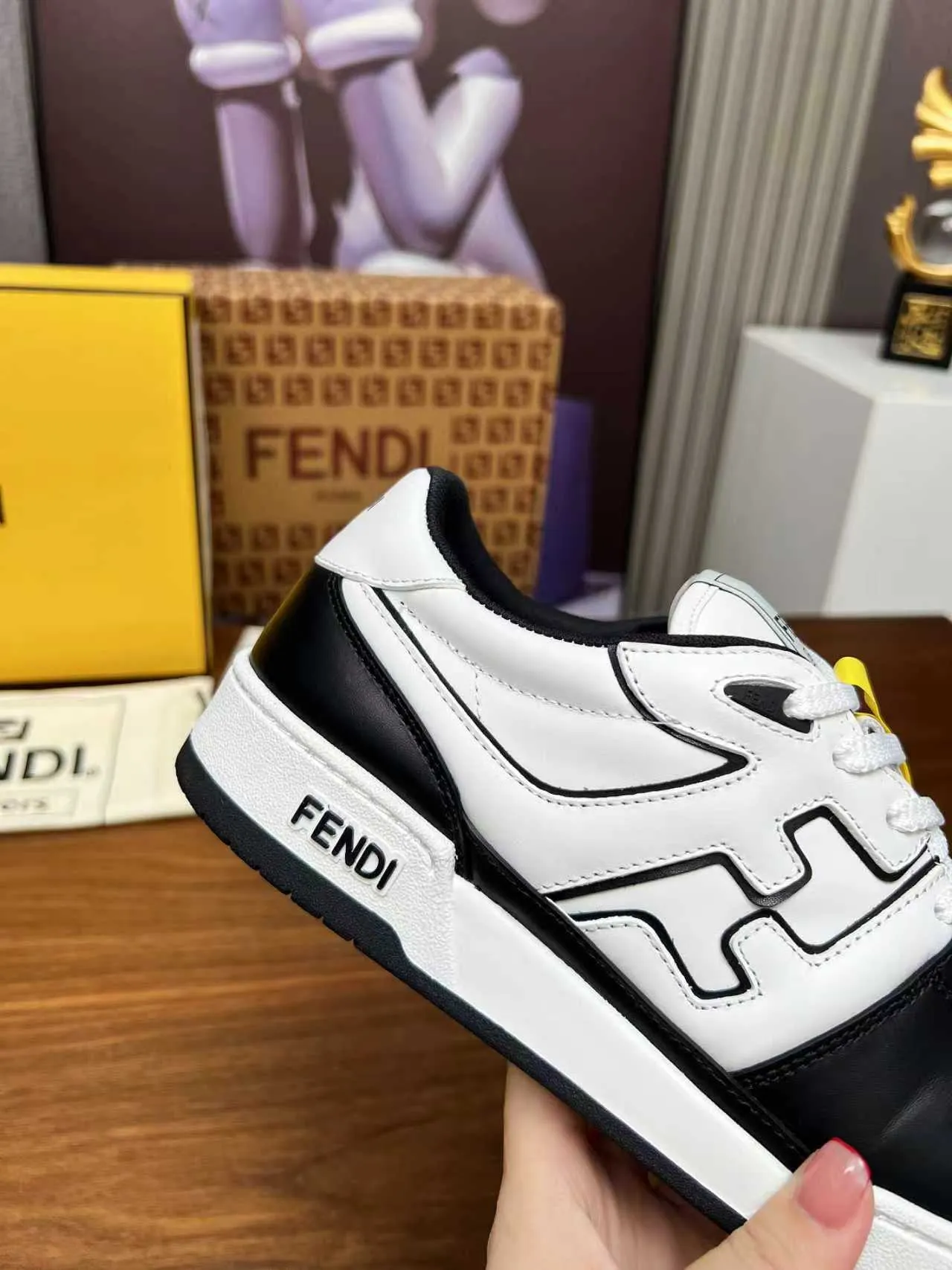 Factory price 660💰 Fendi·Fendi⛳️Hot-selling 35--45 couple model👫 FD match Original purchase for RMB14340 One-to-one reproduction Designer Kim Jones's first sneaker fendi match and Donkey brand Trainer basketball sneakers, fresh blood injected with FF retro design Super good-looking and versatile, the upper is made of cowhide and cowhide splicing combination, with concave and convex double F on the side The logo lining is made of terry velvet 🤗Super soft on the feet, lightweight and comfortable to match with a sweatshirt, original full package! ✦ Fabric: cowhide + cowhide color matching ✦ Lining: original terry velvet lining ✦ Sole: original molded multi-color color matching sole ✦ Sole: mesh injection molding pad ✦ Sole thickness: 3.5cm ✦ Female size: 35--40, female 40 customized ✦ Male size: 39--45, male 45 customized
